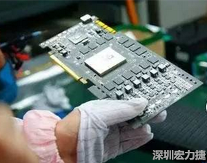 在當(dāng)前的產(chǎn)業(yè)鏈整合和協(xié)同發(fā)展創(chuàng)新的戰(zhàn)略轉(zhuǎn)型期，PCB高密度化和PCB新功能化和智能化，輕、薄、細(xì)、小的發(fā)展帶來的產(chǎn)品散熱、精密布局、封裝設(shè)計(jì)等也為上游CCL產(chǎn)業(yè)的創(chuàng)新提出了更為嚴(yán)苛的要求。